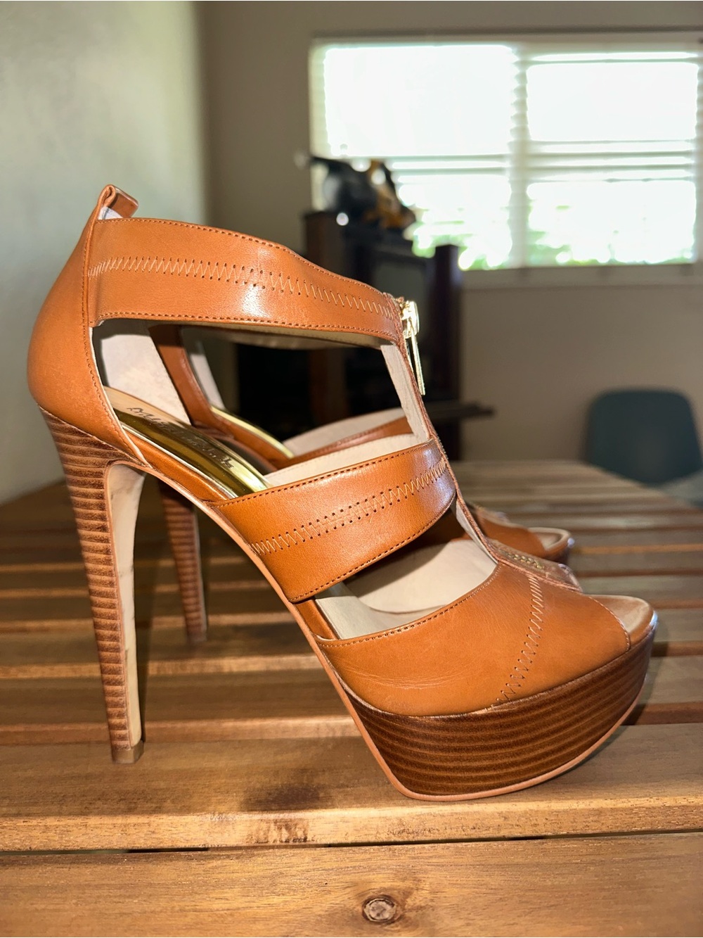 MICHAEL KORS
Berkley sandals Size:9.5 - Picture 8 of 13